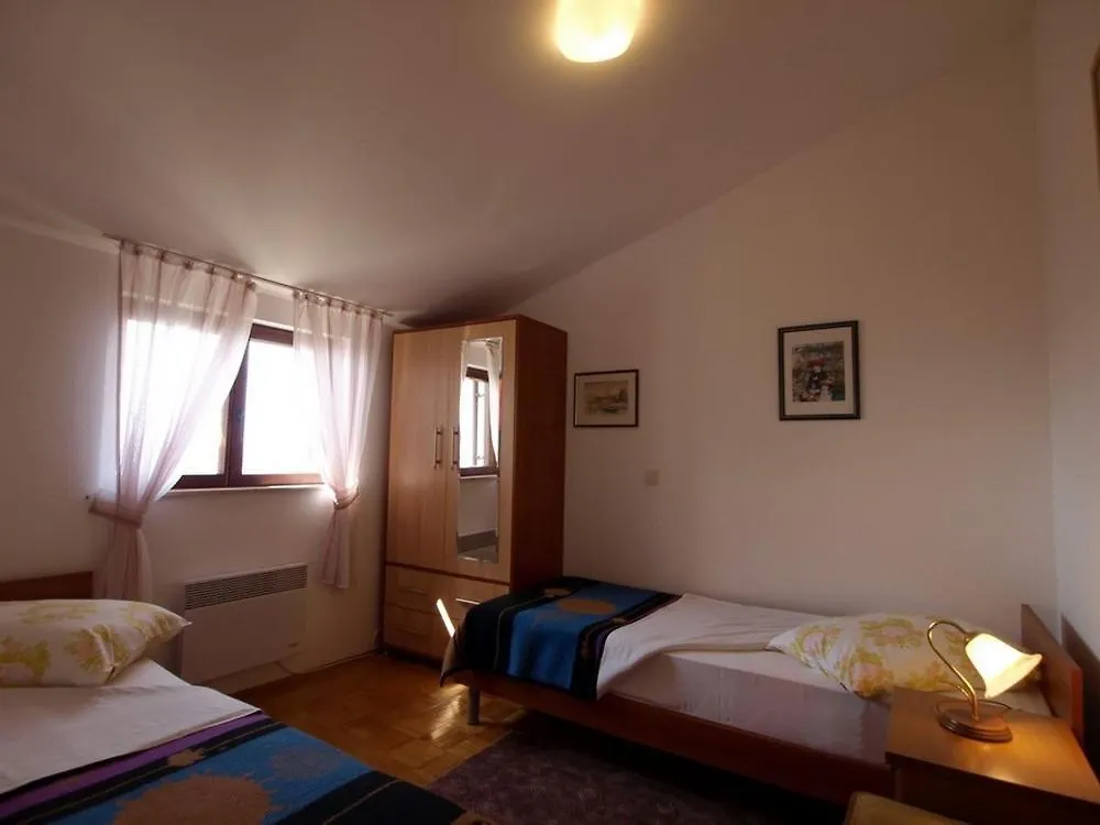 Apartment In Kozino With Sea View, Balcony, Air Conditioning, Wifi 0*,